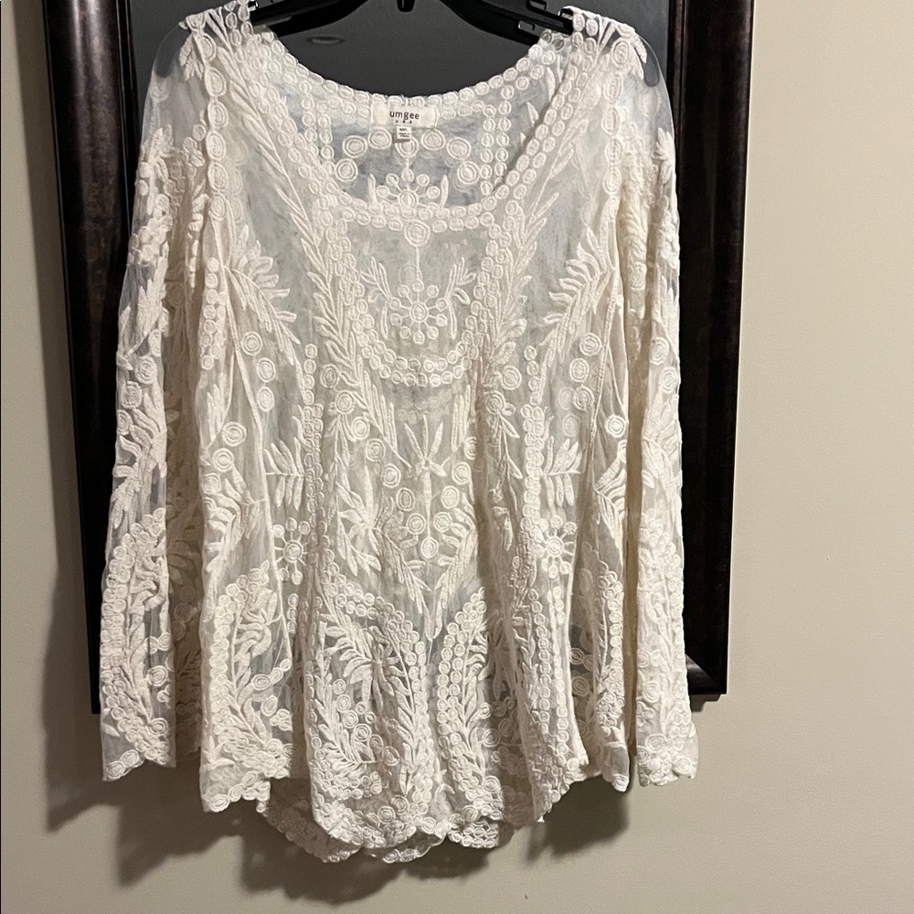 Umgee Cream Lace Embroidered Blouse